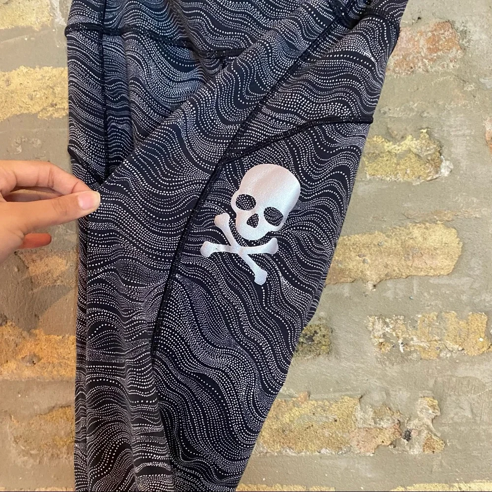 LULULEMON ~ Skull Soul Cycle Gray Black Cropped Leggings - Picture 6 of 9